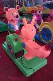 河南郑州乐诚玩具厂生产供应塑料跷跷板儿童新型跷跷板